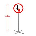 РК НАПОЛЬНЫЙ ДОРОЖНЫЙ ЗНАК "ПРЕИМУЩЕСТВО ВСТРЕЧНОГО ДВИЖЕНИЯ" 250х250х1100